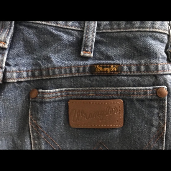 Wrangler High Waisted Jean Shorts - Picture 3 of 4